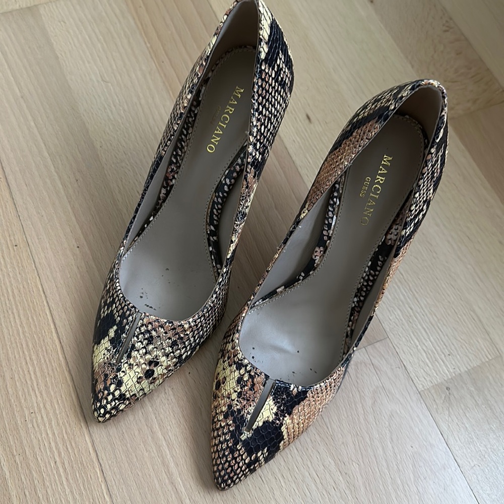 GUESS by Marciano